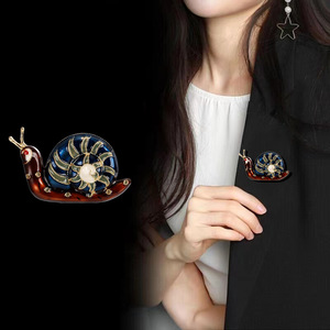 <span class=keywords><strong>Broche</strong></span> escargot rétro en émail imitation colorée, épinglette animale de luxe léger haut de gamme, bijou corsage polyvalent de niche au design de dessin animé - Product Image 6