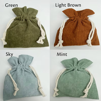 Pochettes à bijoux en velours côtelé doux de couleur personnalisée avec cordon de serrage, petits sacs à masques pour cadeaux
