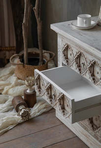 Table d'appoint de lit Roso de qualité supérieure avec une finition en bois élégante, un design moderne et un rangement spacieux pour une décoration de chambre élégante - Product Image 4