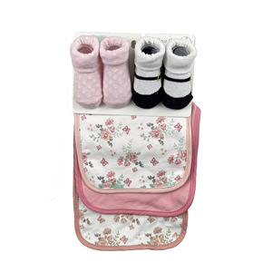 Neuestes Design Neugeborenen-Fütterungszubehör Mädchen Junge Lätzchen 3 Stück und Krabbelsocken für Babys 2 Paar Set für Puppen - Product Image 3