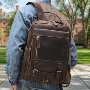 Mochila clásica de cuero con cierre de hebilla, diseño duradero para uso diario - Product Image 1