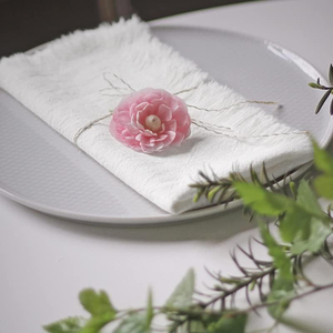 Serviettes en lin naturel personnalisées Serviettes en tissu brodé pour la maison Mariage et événements Choix de salle à manger réutilisable et écologique - Product Image 1