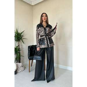 Manteau utilitaire pour femme à imprimé léopard avec garniture en cuir noir, manches longues, tissu tissé coupe-vent - Product Image 6