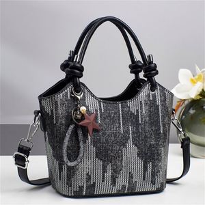 Wholesale Leather Handbags Daily Casual Totes Women PU Crossbody <b>Shoulder</b> Bags - Product Image 2