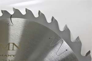 Hoja de sierra circular personalizada OEM con diamante para corte profesional de madera, metal y aluminio embalada en caja de cartón resistente - Product Image 2