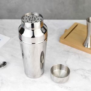 Shaker à cocktails Martini Cobbler surdimensionné 650 ml en acier inoxydable avec passoire intégrée, couleur personnalisée, pour mélanger les boissons de bar - Product Image 3