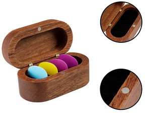 Boîte à médiators en <span class=keywords><strong>bois</strong></span> <span class=keywords><strong>de</strong></span> noyer noir <span class=keywords><strong>de</strong></span> Shandong KEYU, sculptée et gravée, avec aimant - Product Image 1