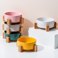 Accessoires pour chiens et chats en gros : Gamelle double surélevée en céramique avec cadre en bambou écologique de luxe pour aliments et eau