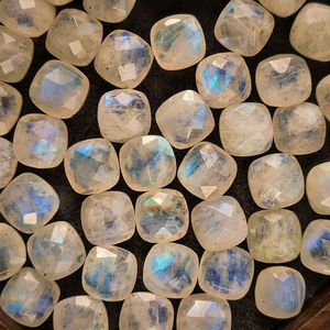Piedra Preciosa de Piedra Lunar Arcoíris Natural de 10 mm, Corte Doble Rosa, Forma de Cojín, con Efecto de Fuego Azul, Color Blanco, Piedra Suelta - Product Image 2
