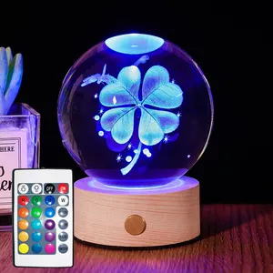 Base d'affichage de veilleuse personnalisée avec cube de cristal Lampe de table en bois Lampe USB portable Cadeau en bois Ornements chauds de bureau