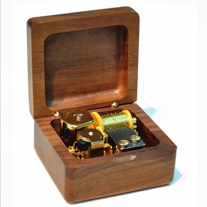 Phong Cách Mới Biểu Tượng Tùy Chỉnh Sản Xuất Giá Âm Nhạc Cổ Điển Hộp Quà Tặng Bằng Gỗ Âm Nhạc Hộp Âm Nhạc Hộp - Product Image 1