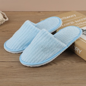 Pantoufles d'hôtel jetables de luxe en polaire corail douce avec semelle EVA, confort spa 5 étoiles, pour le voyage - Product Image 1