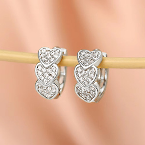Orecchini a Cerchio a Forma di Cuore per Donne con Accento di Cristallo per Gioielli alla Moda - Product Image 2