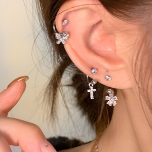 ต่างหูเม็ดเดี่ยวเซอร์โคเนียทรงลูกบาศ์กสีเงินคุณภาพสูงแบบทันสมัยสำหรับผู้หญิง - Product Image 2