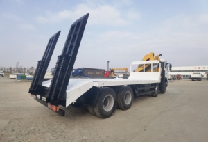 Camion de remorquage et de dépannage routier avec grue intégrée à plateau plat - Offre Spéciale - Product Image 5