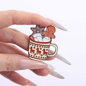 Broches de esmalte navideños creativos con diseños de muñeco de nieve, galleta de jengibre, bebida y copa de ciervo de <span class=keywords><strong>David</strong></span>, insignias de solapa, regalo para niños y amigos - Product Image 4