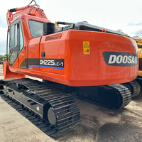Excavatrice sur chenilles d'occasion Doosan DH225, système hydraulique complet, moteur, engrenages, prix avantageux, économique et suffisante pour les besoins.