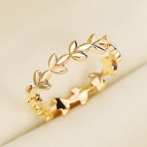 Anello Impilabile con Foglie di Vite in Tono Rosa per Donne, Elegante Accessorio Ispirato alla Natura per Uso Quotidiano - Product Image 2