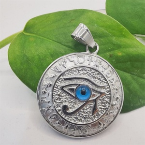 Collier de bijoux de l'Égypte ancienne, collier en acier inoxydable avec pendentif rond œil d'Horus - Product Image 4