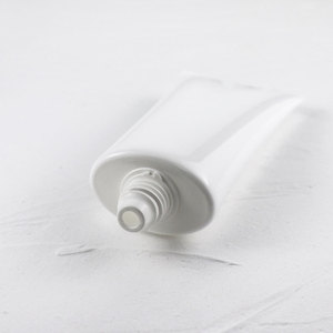 Custom Logo White 100g Flat Tube PE Plastic Cosmetic Tube 100ml Facial Cleanser Body Lotion Squeeze Tube <b>with</b> <b>Flip</b> <b>Top</b> - Product Image 2