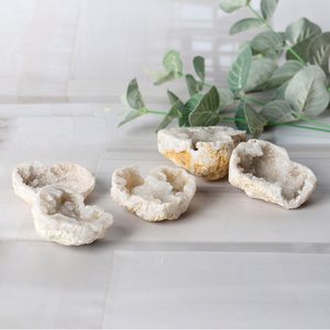 بيع بالجملة: كريستال طبيعي للشفاء على شكل قلب أبيض من العقيق المغربي لتزيين المنزل - Product Image 5