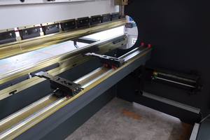 <span class=keywords><strong>De</strong></span> <span class=keywords><strong>segunda</strong></span> <span class=keywords><strong>mano</strong></span> <span class=keywords><strong>de</strong></span> freno <span class=keywords><strong>de</strong></span> prensa hidráulica CNC prensa hidráulica frenos y la máquina <span class=keywords><strong>dobladora</strong></span> <span class=keywords><strong>de</strong></span> la placa - Product Image 4