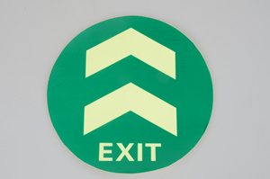 Autocollant mural photoluminescent en PVC pour signalisation de sécurité dans l'obscurité, sortie d'urgence incendie, avec stockage de lumière - Product Image 2