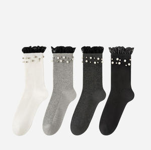 <span class=keywords><strong>Bas</strong></span> Spandex à la mode <span class=keywords><strong>haut</strong></span> <span class=keywords><strong>de</strong></span> <span class=keywords><strong>gamme</strong></span> séchage rapide impression numérique sueur femmes chaussettes avec chaussures Mary Jane perlées Design équipage mi-long - Product Image 6