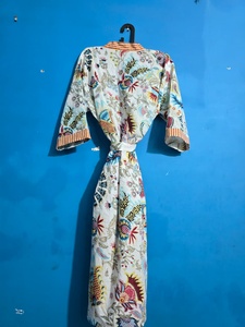 Bata Kimono de Algodón para Mujer, Estampado Floral, Cuello en V, Cómoda Ropa de Dormir, Hecha a Mano en India, Bata de Dama de Honor, Cubrebaño de Playa - Product Image 1