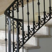 Auvent et garde-corps modernes en fer forgé durables pour escaliers et terrasses – Production sur mesure