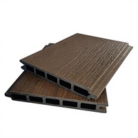 Clôture de sécurité avec poteaux en forme de pêche, panneaux de clôture de jardin en WPC ignifuge à grain de bois, panneaux de clôture extérieurs en composite bois-plastique