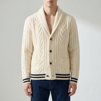 Zeitlose Klassische Wollmischung Strickjacke mit Schalkragen Zopfmuster Retro Klassischer College-Stil Gestreifter Saum Pullover für den Großhandel