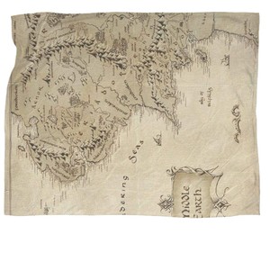 Couverture et jeté <span class=keywords><strong>de</strong></span> <span class=keywords><strong>lit</strong></span> en flanelle douce moderne tissée personnalisable avec carte <span class=keywords><strong>de</strong></span> la Terre du Milieu, légère et durable, pour la décoration d'intérieur hivernale - Product Image 5