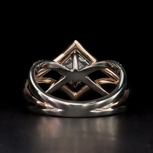 Anello a Croce Scintillante con Zirconi a Quattro Punte per Donne, Gioiello da Dito Bicolore Creativo e alla Moda - Product Image 3