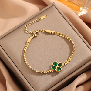 Set di Gioielli da Donna in Acciaio Inossidabile Placcato Oro con Zirconi Verdi, Collana a Cuore, Bracciale e Orecchini a Quadrifoglio - Product Image 4