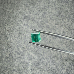 Émeraude Naturelle Zambienne 0,68 Ct, Pierre Précieuse Verte Géométrique Carrée Octogonale pour Bague Personnalisée, Pendentif, Bijoux de Luxe - Product Image 1