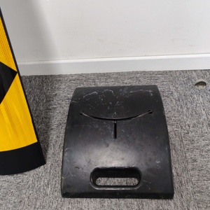 Allée Parking Sécurité routière Flèche en caoutchouc Tableau d'orientation de la circulation Pliable Flexible Chevron Canaliser Delineator Panel - Product Image 4