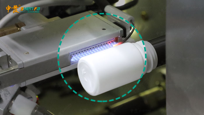 Uma máquina de impressão automática da tela de seda da garrafa da medicina da cor para a indústria da medicina