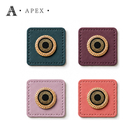 Étiquette en cuir personnalisée APEX pour hijab, abaya, vêtements, foulards, chapeaux, sacs – Étiquette carrée à coudre avec logo métallique