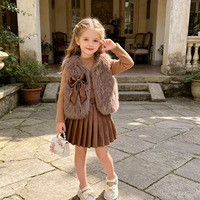 Ensemble de vêtements pour femmes et enfants automne-hiver 2026, haut côtelé à manches longues, jupe plissée en cuir PU, gilet moelleux, costume pour filles