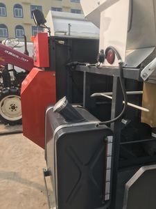 Nouvelle moissonneuse-batteuse multifonctionnelle de marque renommée pour céréales (blé, riz et manioc) avec moteur et boîte de vitesses 90-120 CV, modèle 688Q - Product Image 3