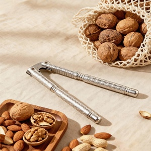 Pinza de metal sostenible apta para lavavajillas, herramienta doméstica para descascarar y abrir piñones, avellanas y nueces de albaricoque. - Product Image 3