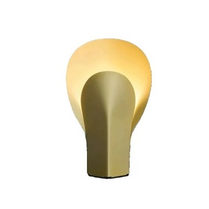 Lampes de table créatives nordiques, lampes de table pour chambre d'enfant, modèles de lampes de table design pour salons et chambres, lampes de table Art Déco personnalisées - Product Image 1