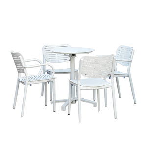 Ensemble de table et de chaises de patio en aluminium d'extérieur, 4 places, pliable, contemporain, moderne, mobilier d'extérieur, usage commercial - Product Image 1
