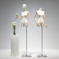 Mannequins de Présentation Femme Personnalisés pour Magasin de Vêtements – Buste avec Bras en Bois pour Affichage de Vêtements