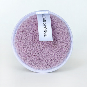 Éponge de maquillage en silicone durable pour le nettoyage du visage et l'application de poudre, avec un design imprimé élégant - Product Image 5
