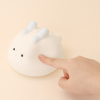 Veilleuse tactile LED moderne en silicone blanc avec télécommande, veilleuse pour enfants, cadeau USB mignon pour la chambre ou un usage résidentiel