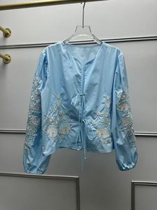 Camisa de Manga Larga Estilo Francés para Mujer, Blusa Elegante con Bordado Floral Azul, Corte Holgado y Ajustado - Product Image 2