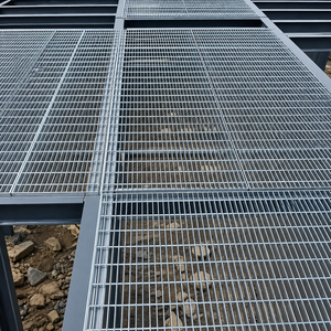 <span class=keywords><strong>Grille</strong></span> de caniveau en acier galvanisé renforcé pour la gestion des eaux pluviales et les systèmes de drainage municipaux - Product Image 3
