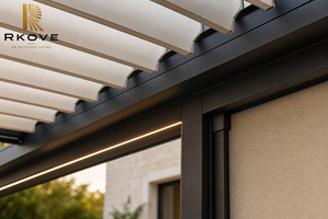 Pergola motorisée rétractable à toit rigide RKOVE avec éclairage LED et revêtement en poudre pour terrasse de restaurant - Product Image 2